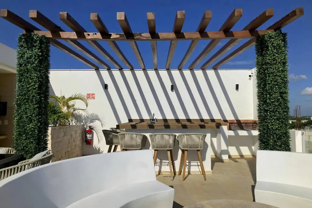 Menesse 38 Studio King Bed Roof Pool Playa Center プレヤデルカーメン